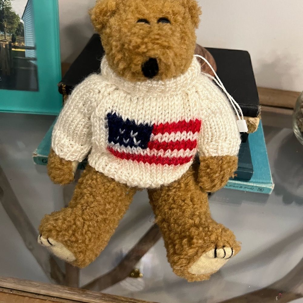 Vintage 1995 Berkeley Designs Bear in Patriotic American Flag Sweater. EUC. USA